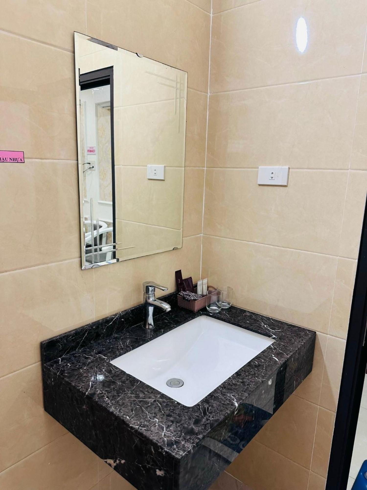 Bed and Breakfast Nha Nghi Anh Dung Hạ Long Exterior foto